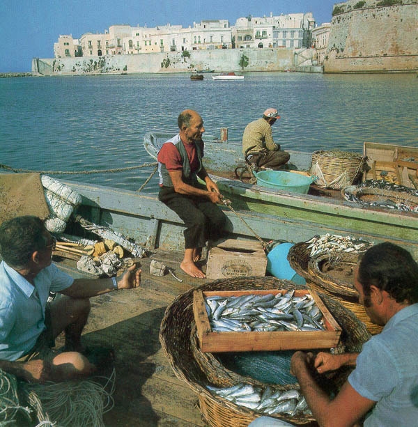 I pescatori pugliesi a Roma, manifestazione davanti alla direzione...