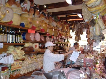 Domenica negozi e centri commerciali aperti a Lecce, Surbo e San...