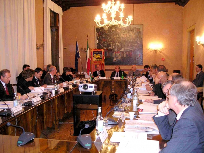 Rifiuti nel Salento: individuate iniziative per evitare nuovi disagi