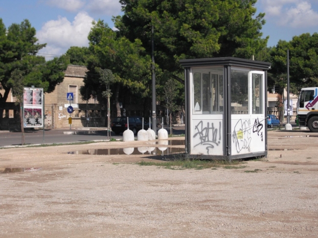 Degrado ed abbandono del parcheggio di scambio "Carlo...