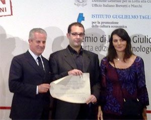 Il Ministro Scajola ha premiato a Roma l'ingegnere salentino Damiano...