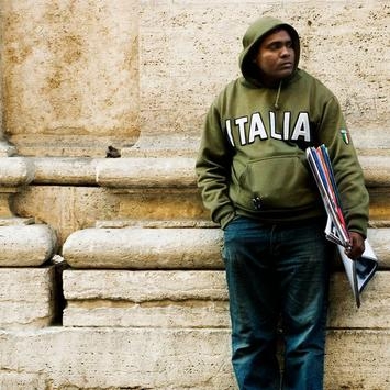 Muore un immigrato a Lecce a causa dell'emarginazione, Fli: si perde...