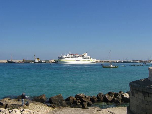 Navi da crociera nel porto di Otranto