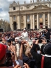 Piazza San Pietro saluta Papa Francesco